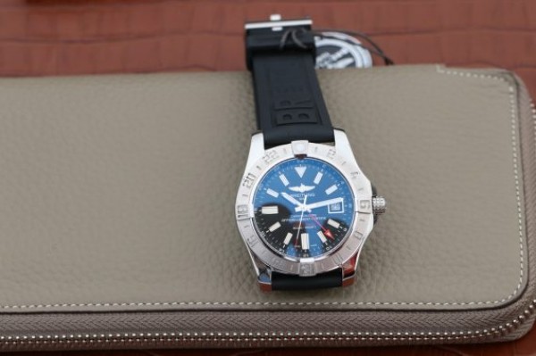 Replica Breitling Avenger GMT SS GF Black Dial On Black Rubber Strap A2836