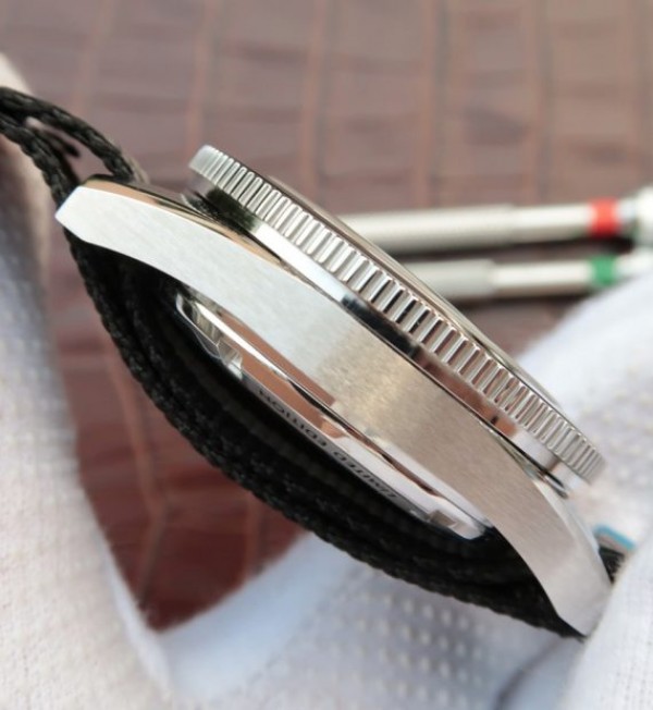 Replica Omega XF Seamster 300 Spectre Limited Edition 007 Nylon Strap A8400