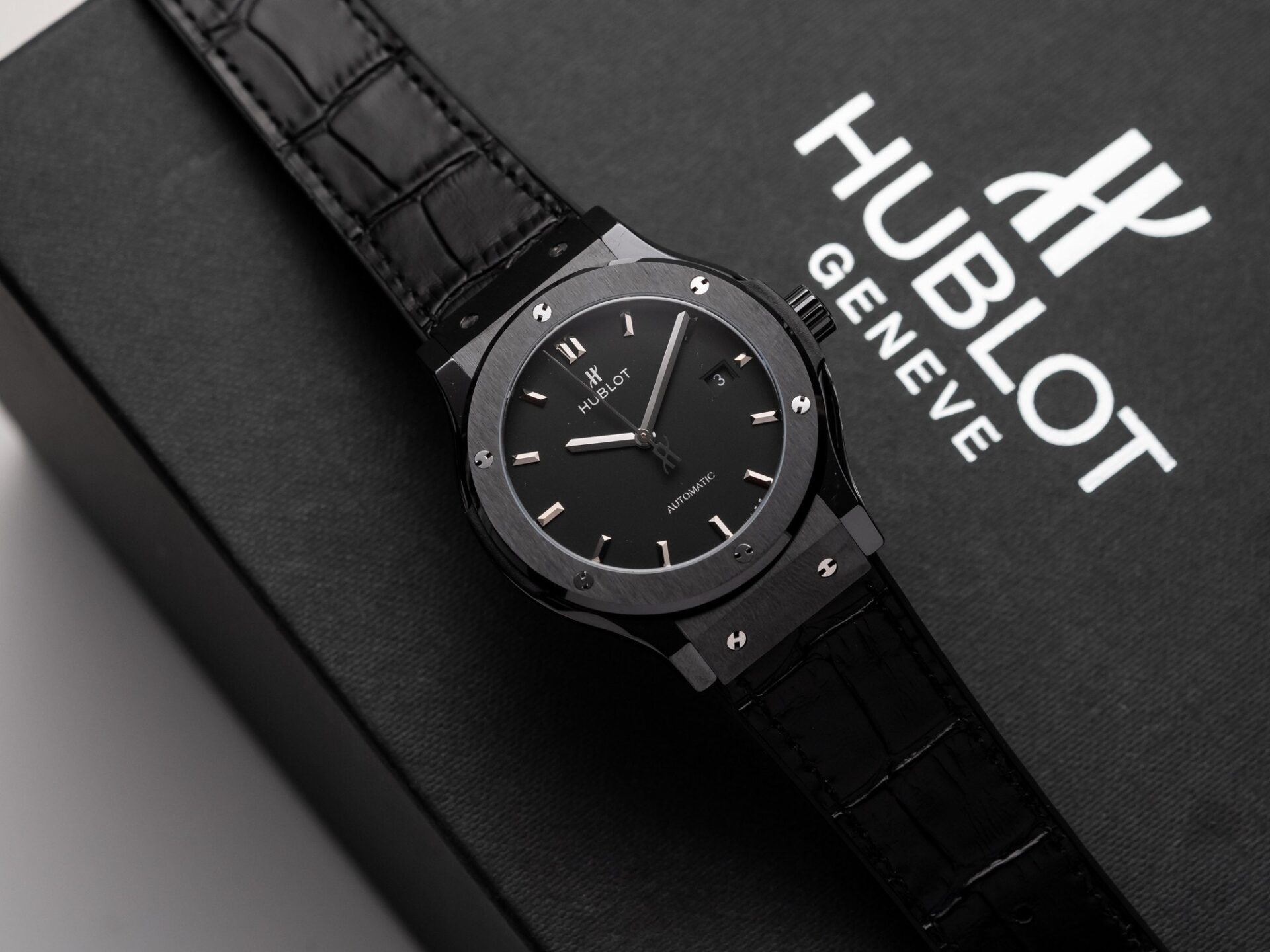 Hublot Classic Fusion Replica Watch Ceramic Carbon Dial Leather Strap GS Factory 42mm