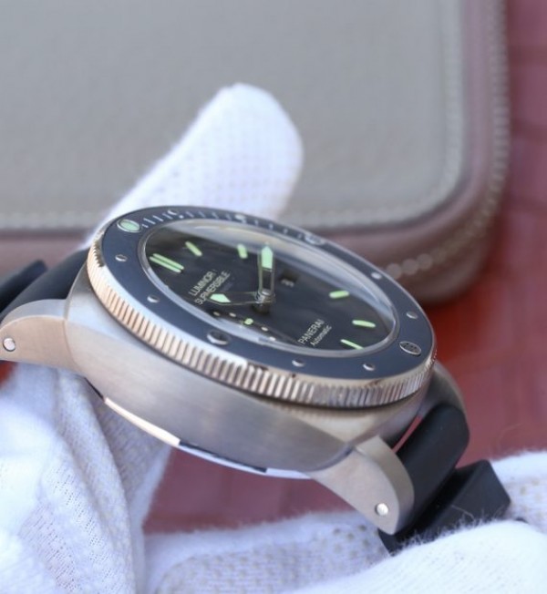 Replica Panerai VSF PAM389 Black Rubber Strap P.9000
