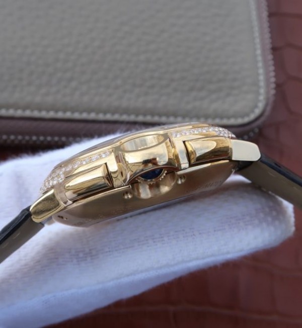 Replica Cartier Ballon Bleu De Cartier Chrono YG Black Dial Diamonds Bezel A8101
