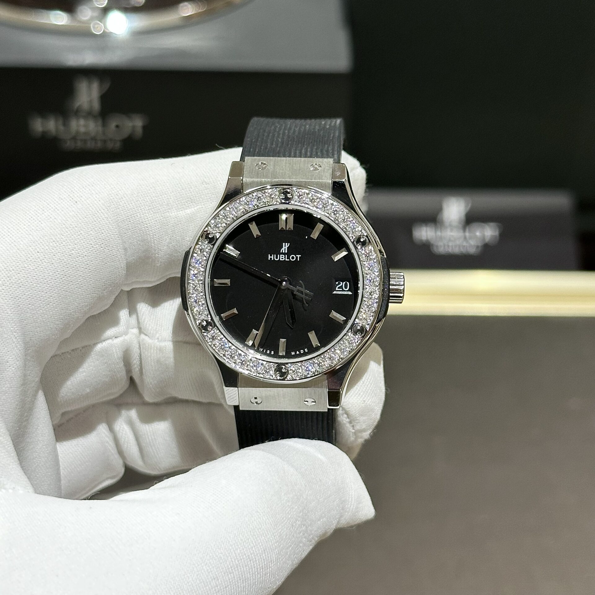Hublot Classic Fusion Replica Watch With Moissanite Diamond Rubber Strap HB Factory 33mm