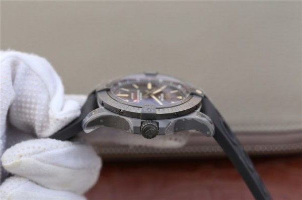 Replica Breitling Avenger BlackBird 44mm DLC GF Titanium Case Black Dial Rubber Strap A2824