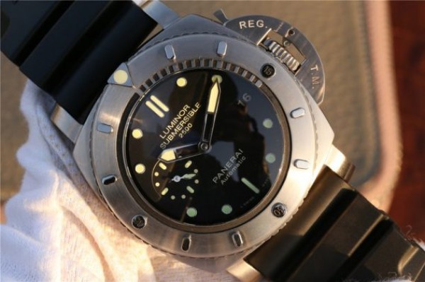 Replica Panerai PAM364 Titanium XF Black Rubber Strap P9000