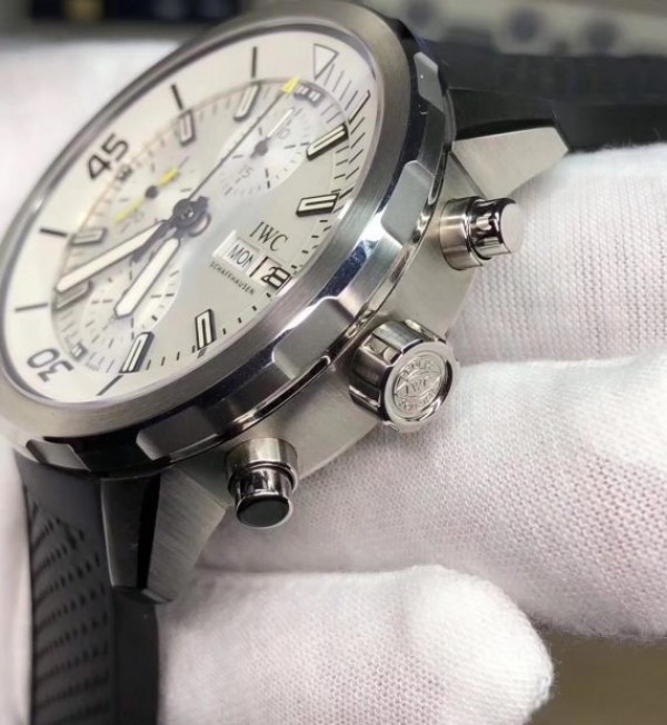 Replica IWC V6 Aquatimer Chrono IW3768 White Dial SS Bracelet A7750