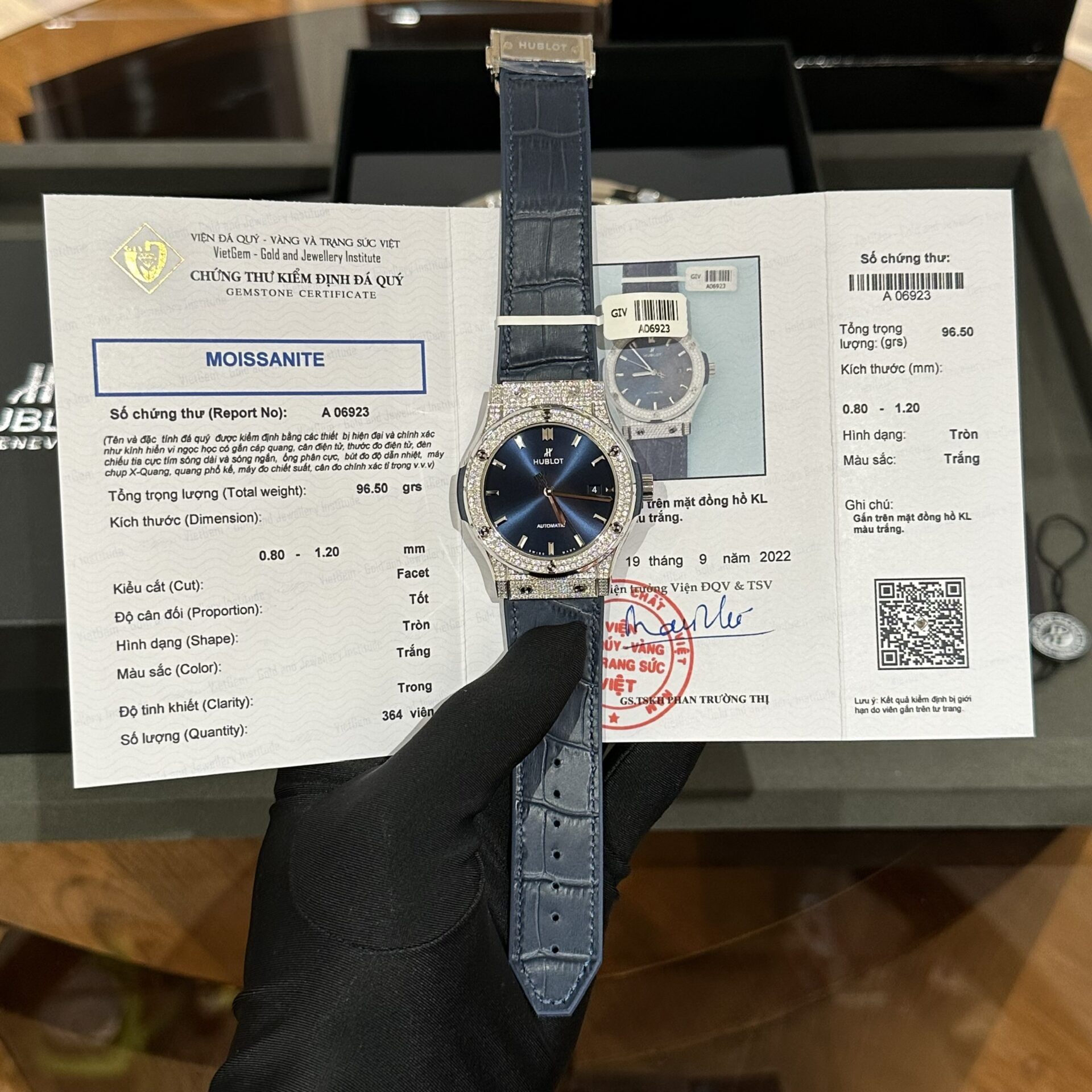 Hublot Replica 11 Watch Classic Fusion Blue Moissanite Diamond 42mm