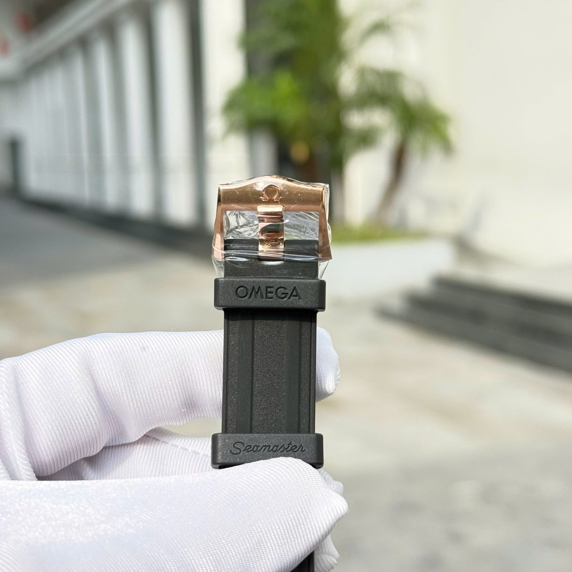 Omega High End Watch Replicas Seamaster Diver 300M Sedna™ Black Rubber Strap VS Factory 42mm