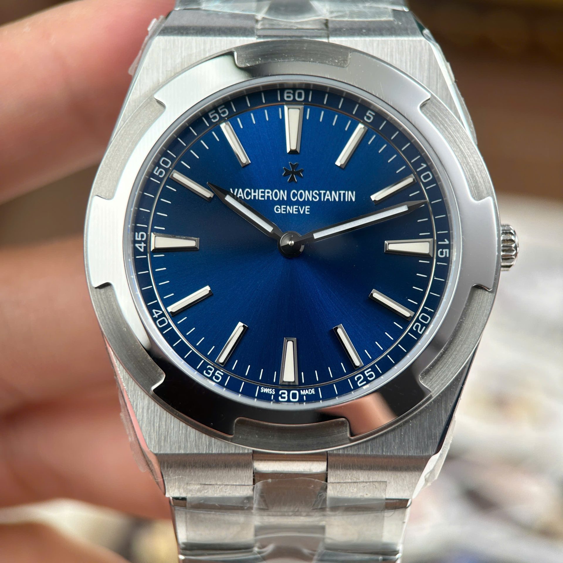 Vacheron Constantin Overseas Ultra-Thin 2000V Luxury Fake Watches Blue Dial Metal Wire 8F Factory 40mm