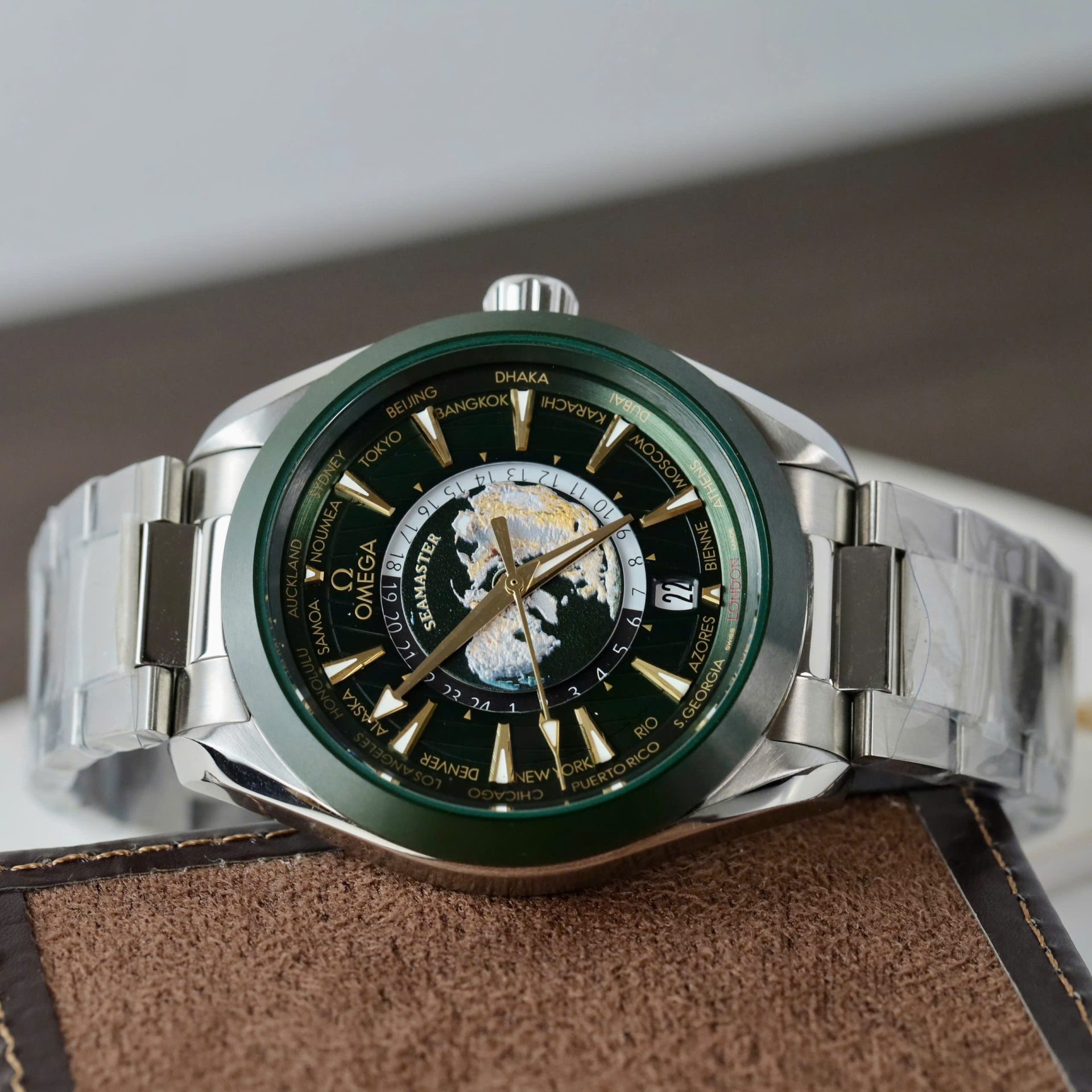 Omega Seamaster Replica Watch Aqua Terra Worldtimer Green Dial 43mm
