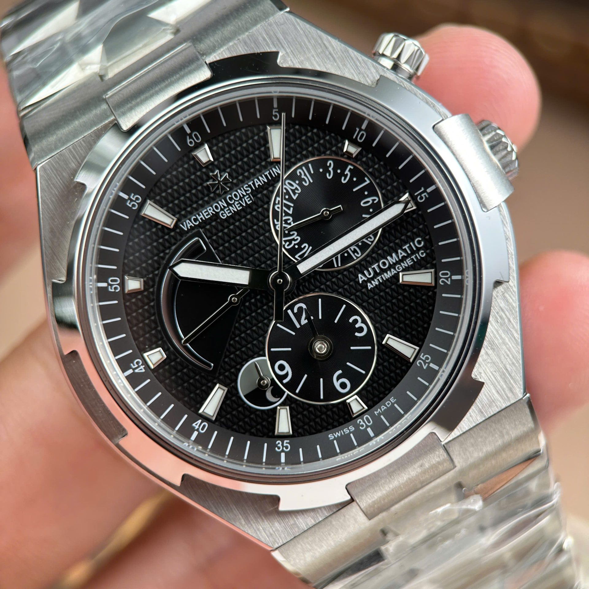 Vacheron Constantin Luxury Fake Watches Overseas Dual Time 47450 Black Dial Metal Wire 9F Factory 42mm