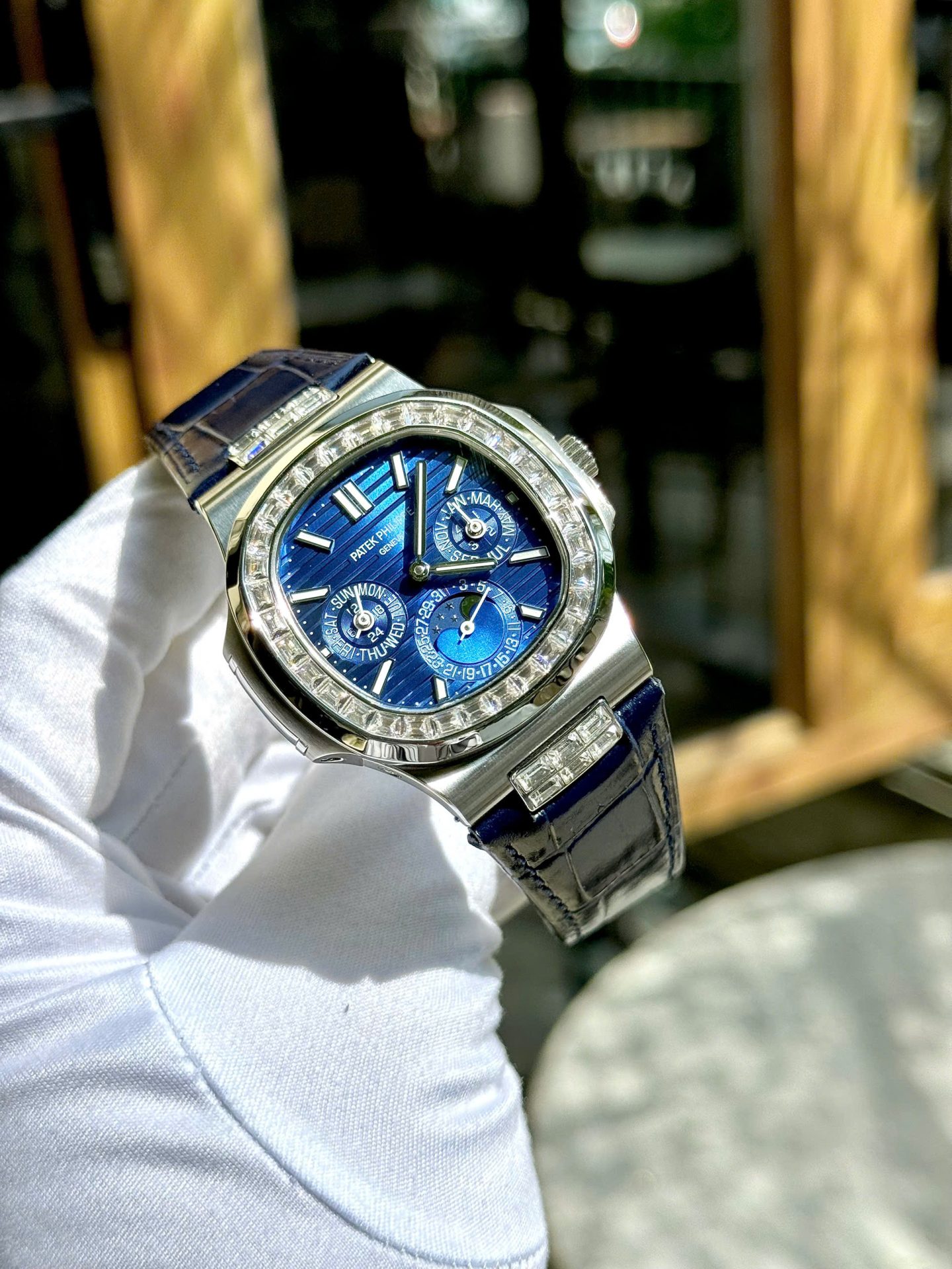 Patek Philippe High End Watch Replicas Nautilus 5740G Diamond   Blue Dial Best Quality 40mm