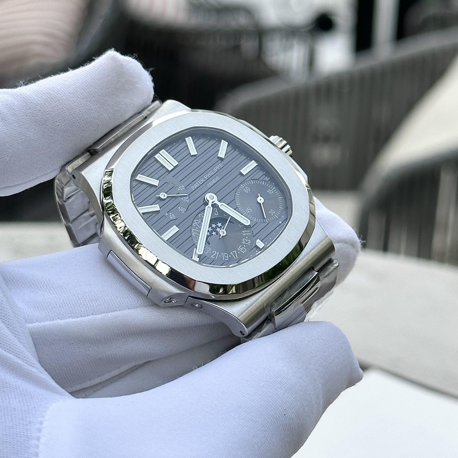 Patek Philippe Nautilus 5712 Gray Dial Replica 1:1 Watch GR Factory 40mm