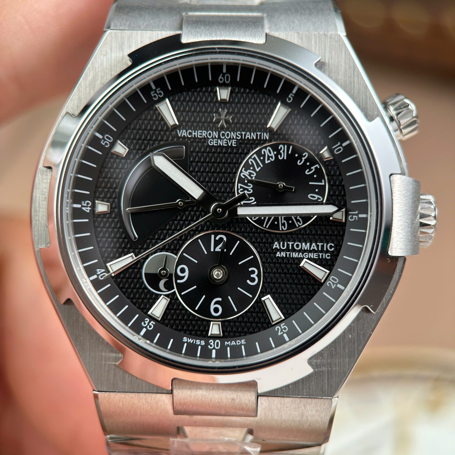 Vacheron Constantin Luxury Fake Watches Overseas Dual Time 47450 Black Dial Metal Wire 9F Factory 42mm