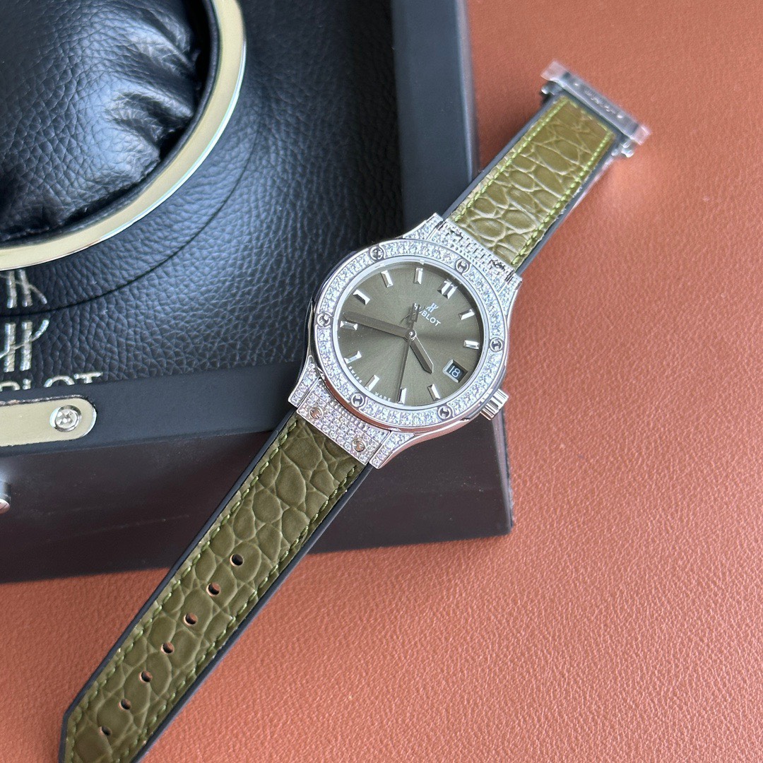 Hublot Replica 1:1 Watch Classic Fusion With Full Diamonds Women s Green 33mm