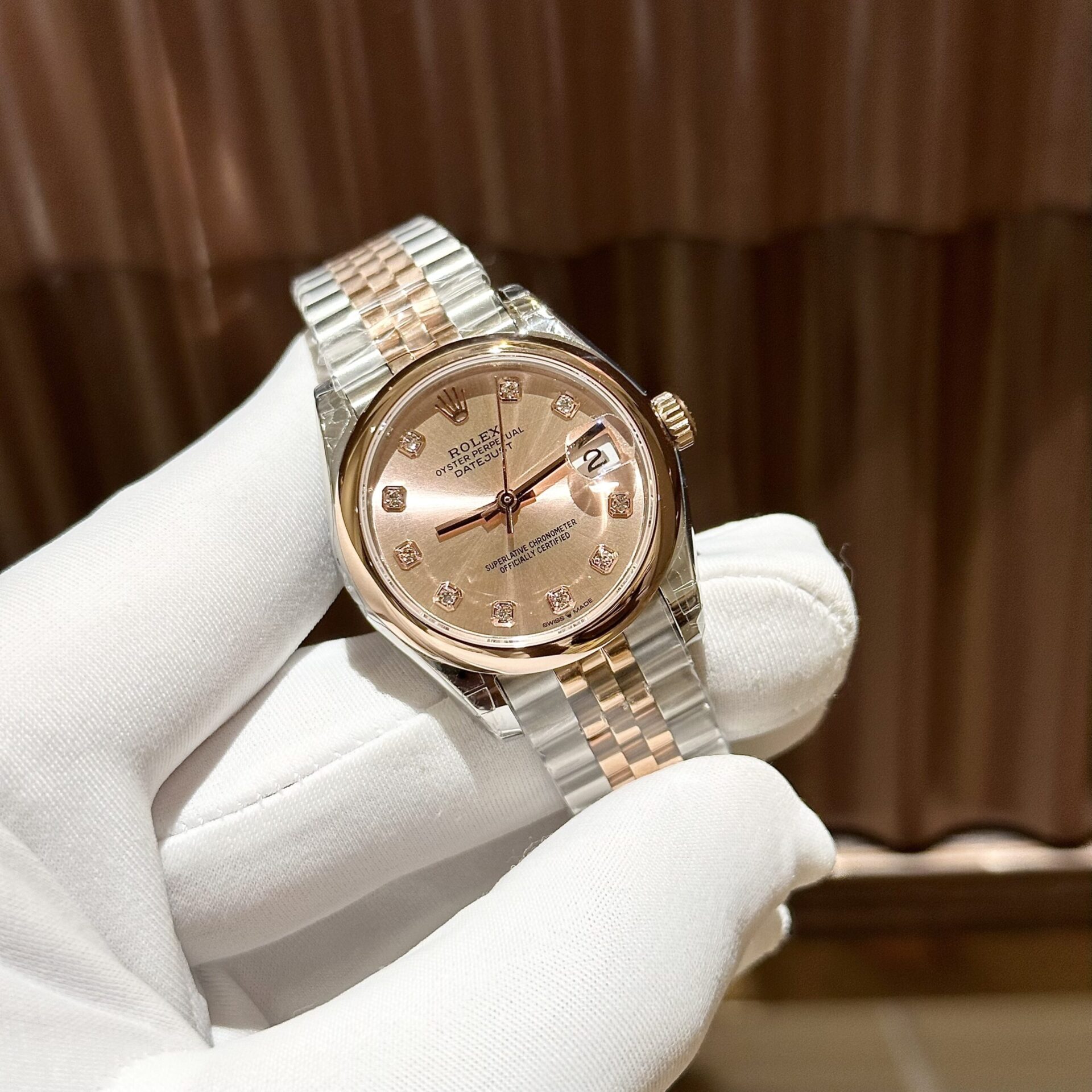 Rolex Replica Watch DateJust Women s Smooth Bezel Demi Rose 31mm
