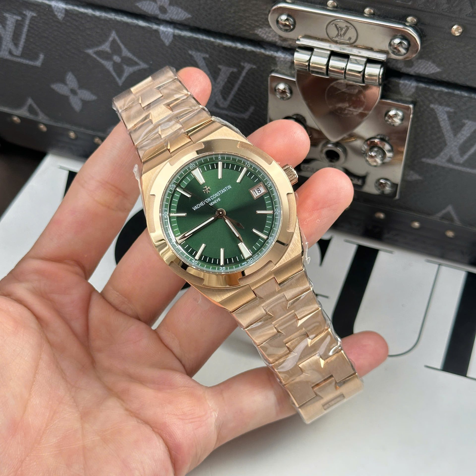 Vacheron Constantin Best Copies Watch Overseas 4500V Dial Green 41mm