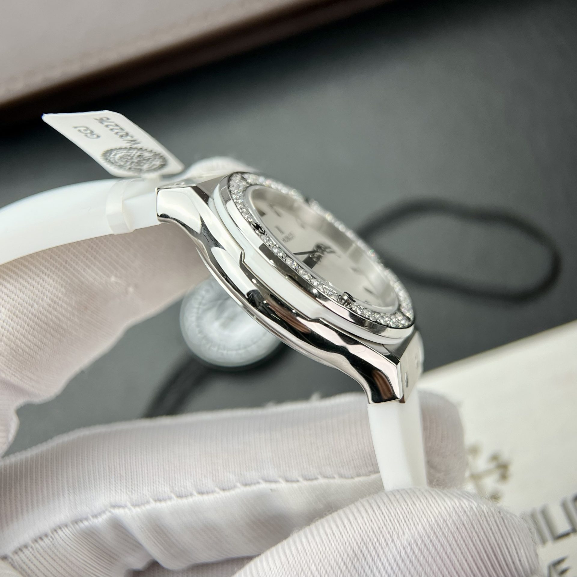 Hublot Replica Watch Women s White Rubber Strap With Moissanite Diamonds 33mm