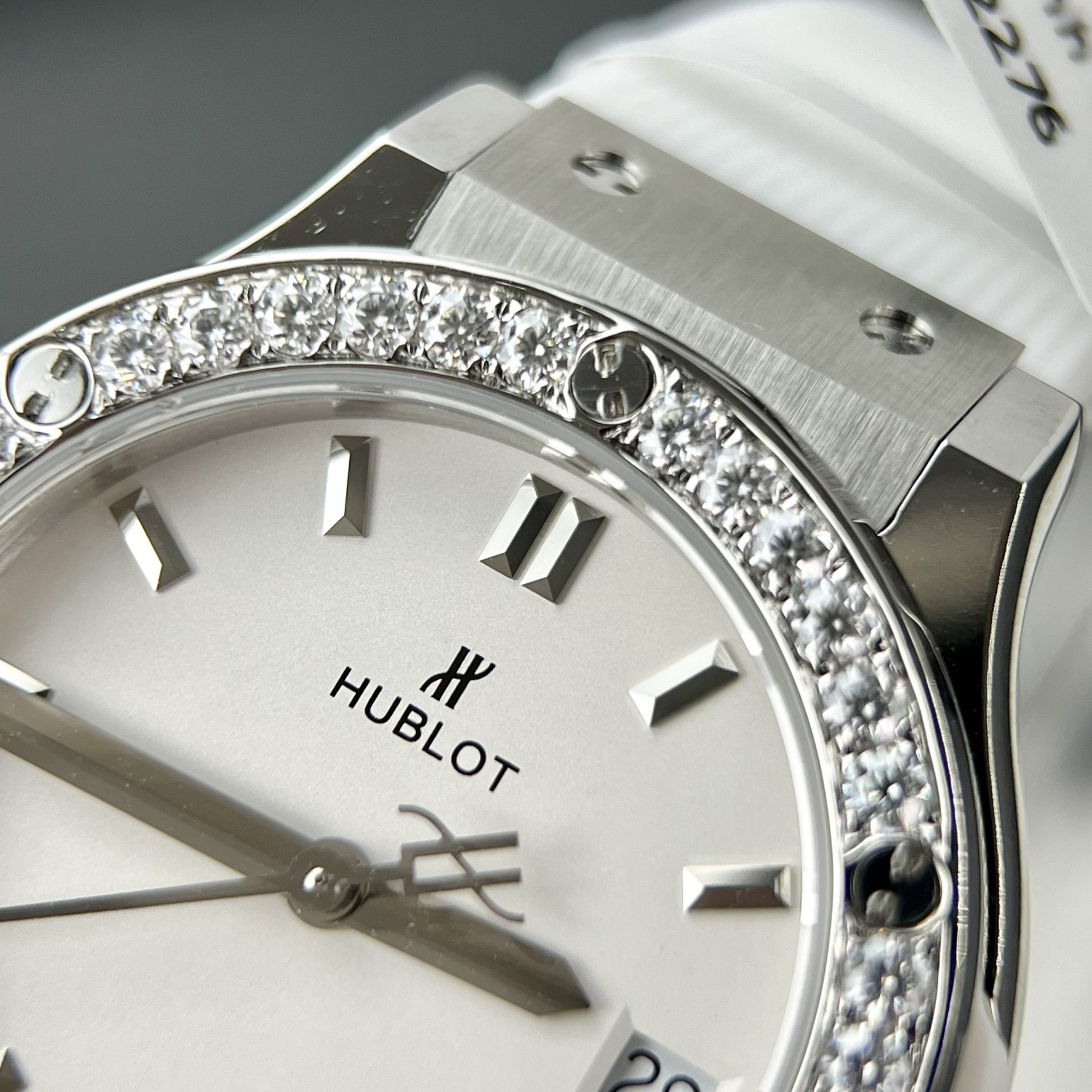 Hublot Replica Watch Women s White Rubber Strap With Moissanite Diamonds 33mm