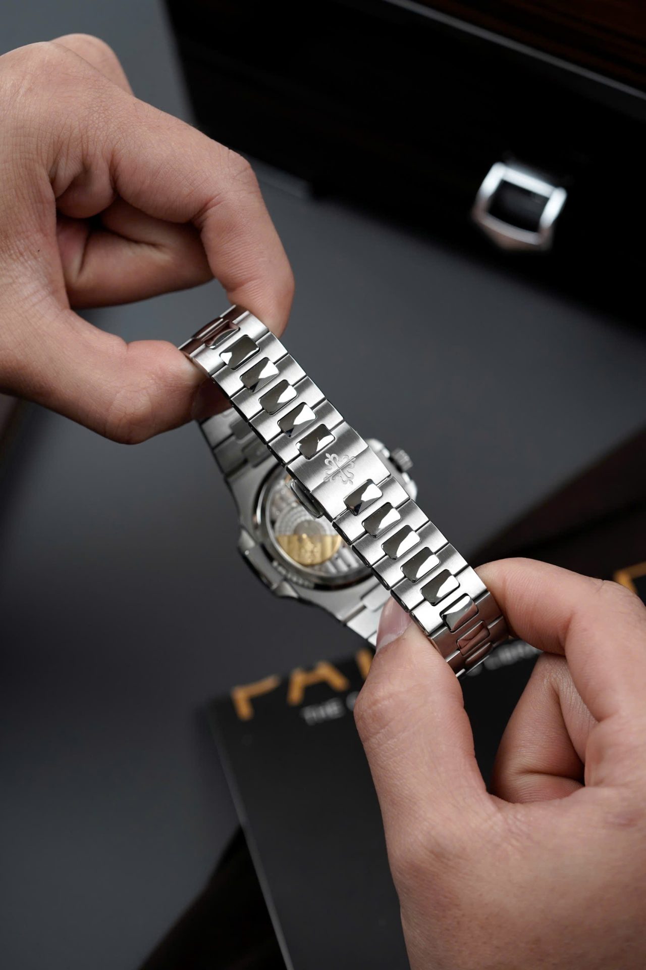 Patek Philippe Best Replica Watches Nautilus 5712 Custom Authentic Details 40mm