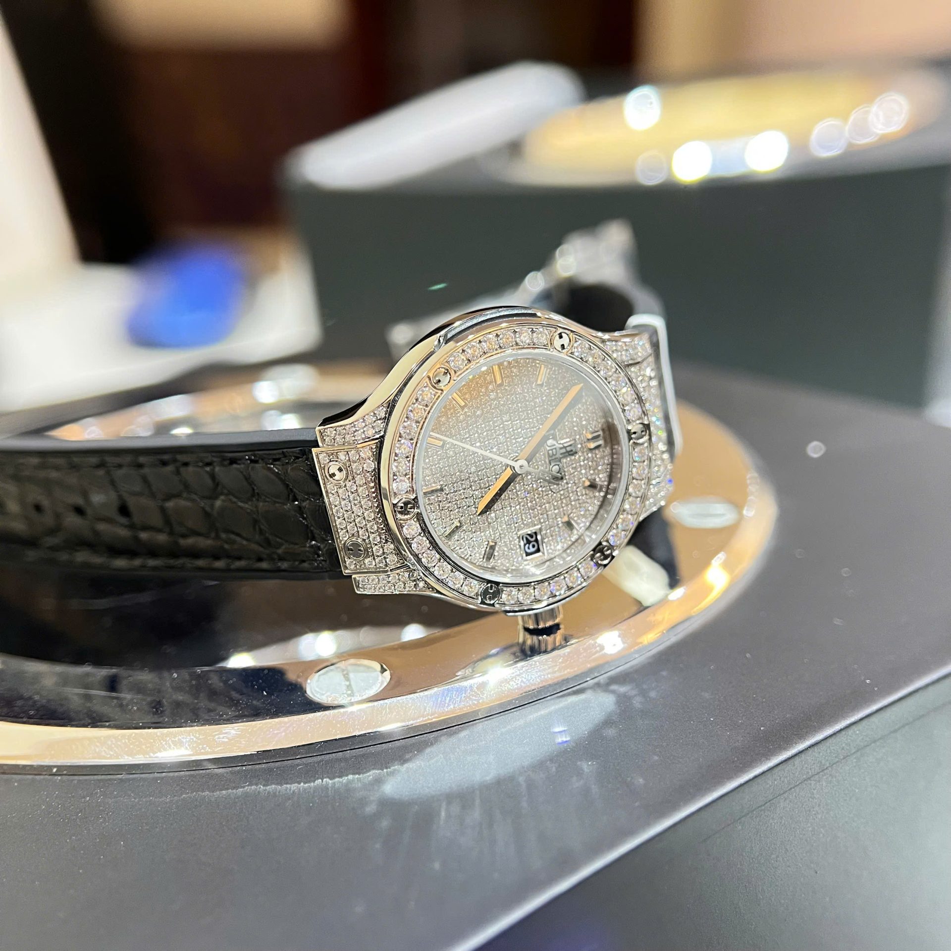 Hublot Classic Fusion Titanium Pavé Customs Full Moissanite Diamonds High End Watch Replicas 33mm