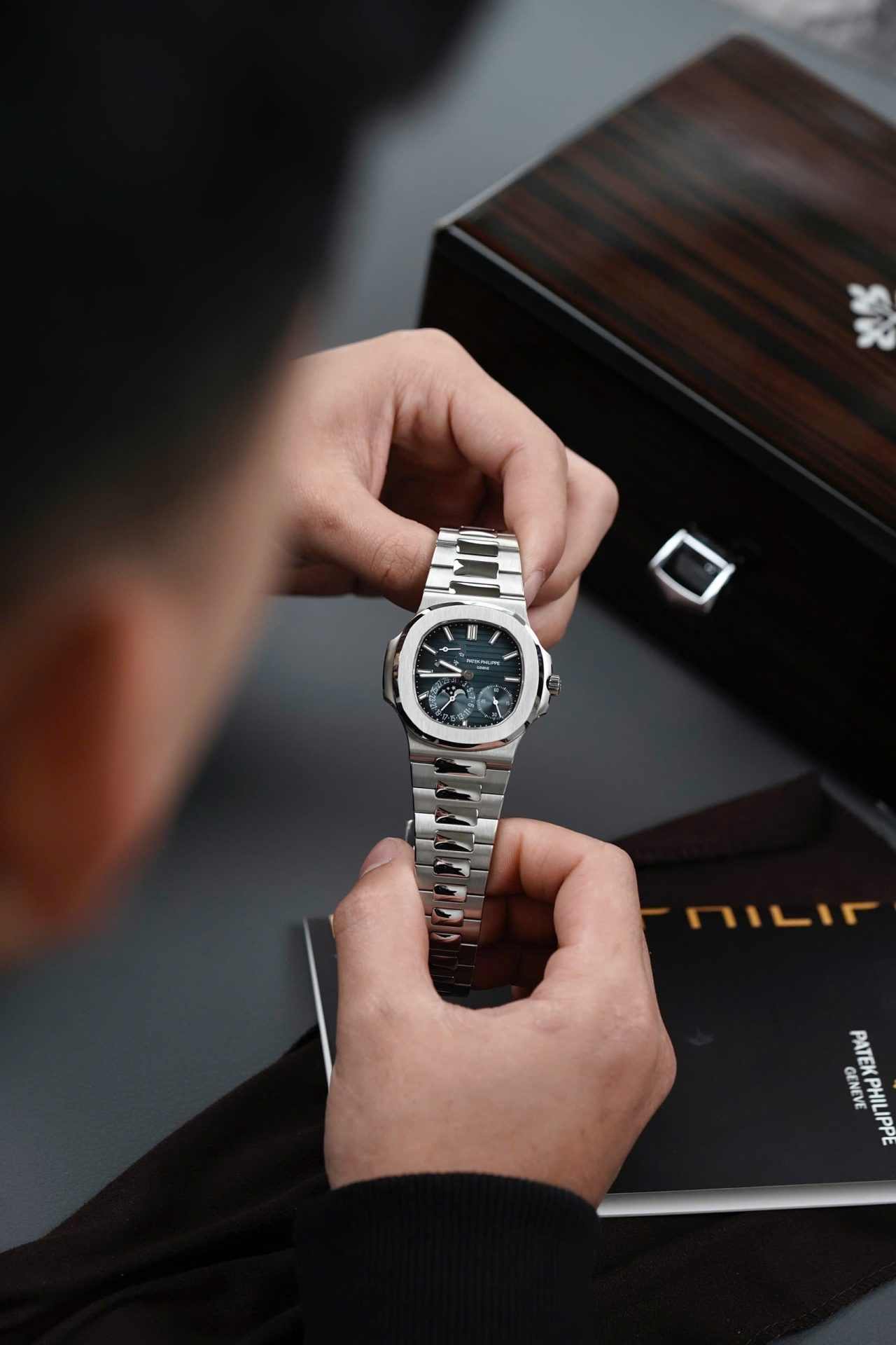 Patek Philippe Best Replica Watches Nautilus 5712 Custom Authentic Details 40mm