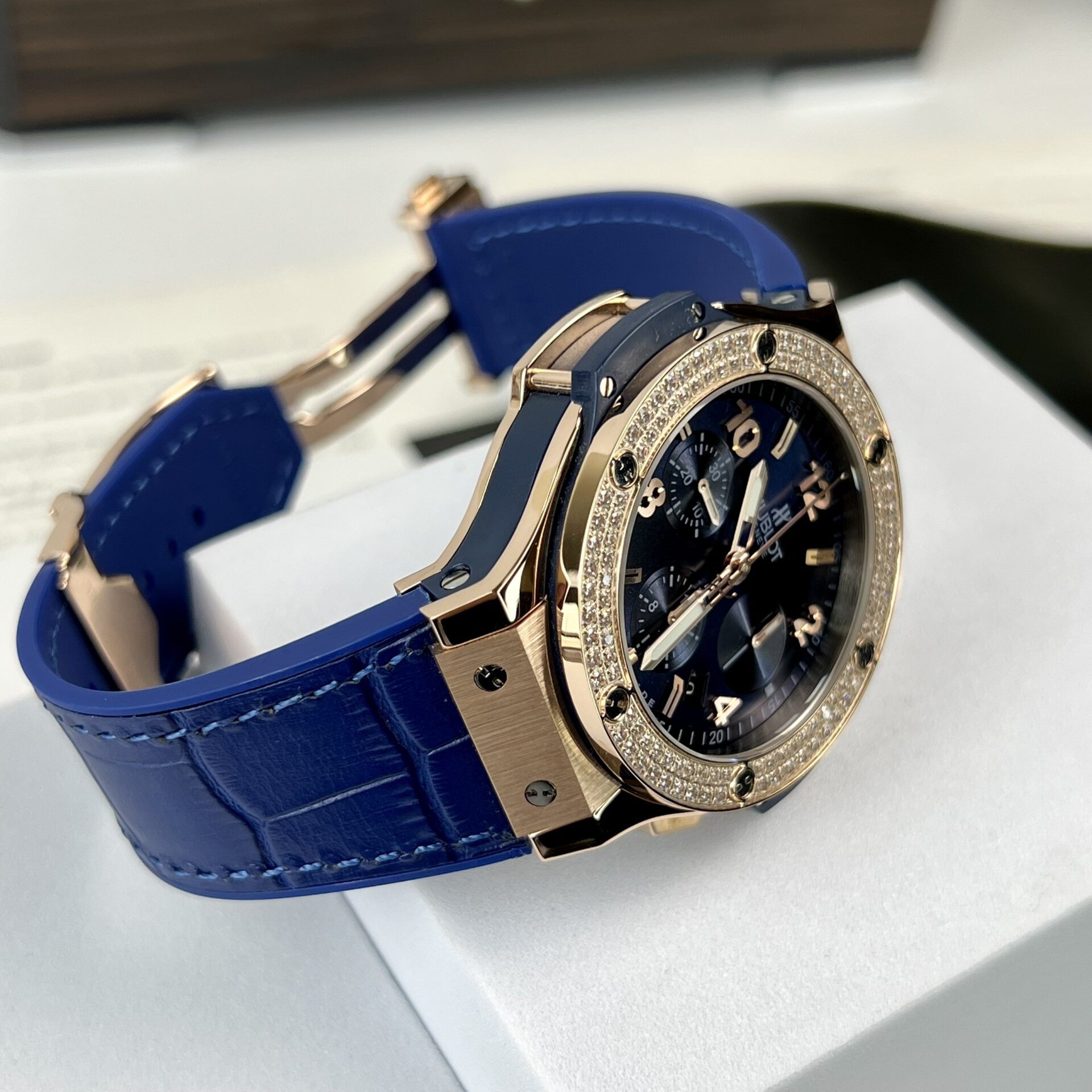 Hublot Replica 1:1 Watch Big Bang Chronograph Blue With Moissanite Bezel 44mm