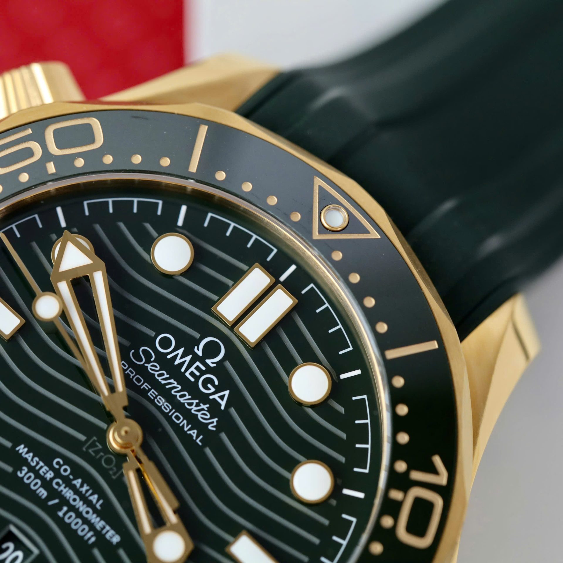 Omega Seamaster Diver 300M Replica Watches Green Dial Rubber Strap VS Factory 42mm