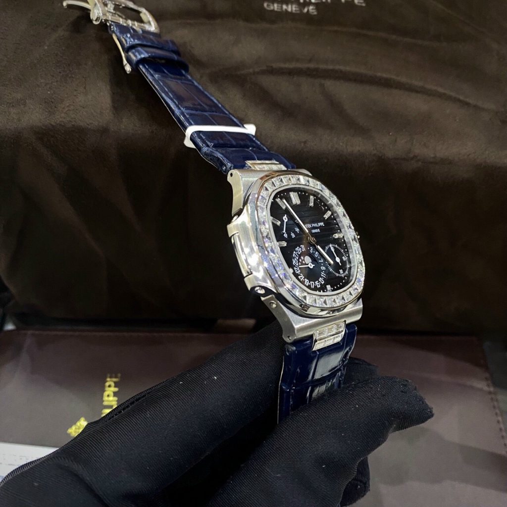 Patek Philippe Rep 11 Watch Nautilus 5724 Moissanite Baguette Blue Dial 40mm