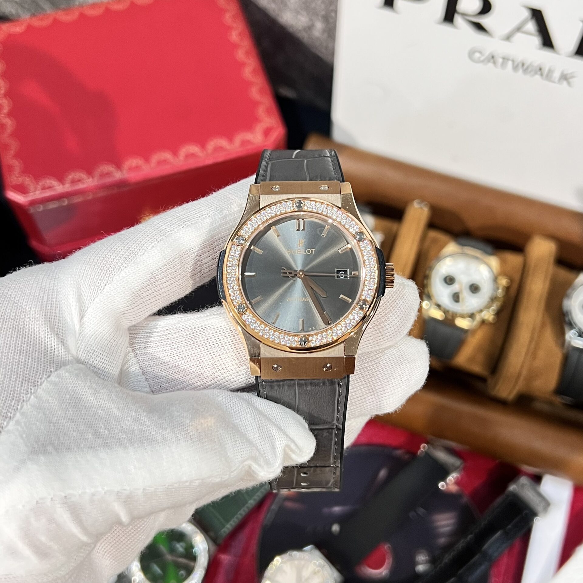 Hublot Replica Watch Classic Fusion King Gold Gray Dial With Moissanite Bezel 42mm