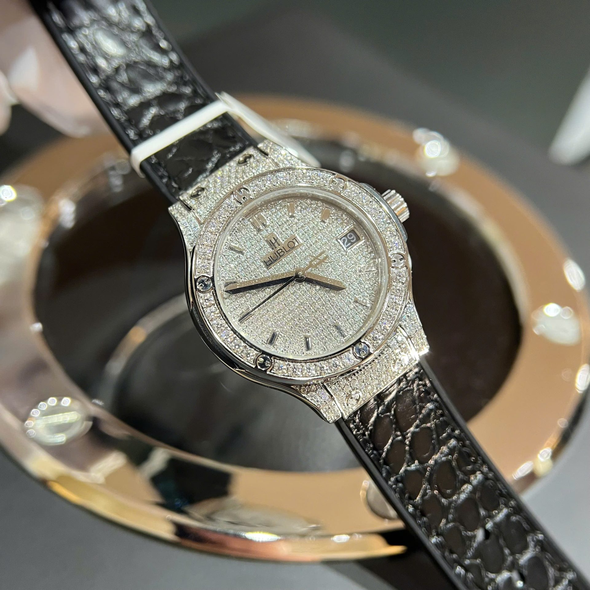 Hublot Classic Fusion Titanium Pavé Customs Full Moissanite Diamonds High End Watch Replicas 33mm