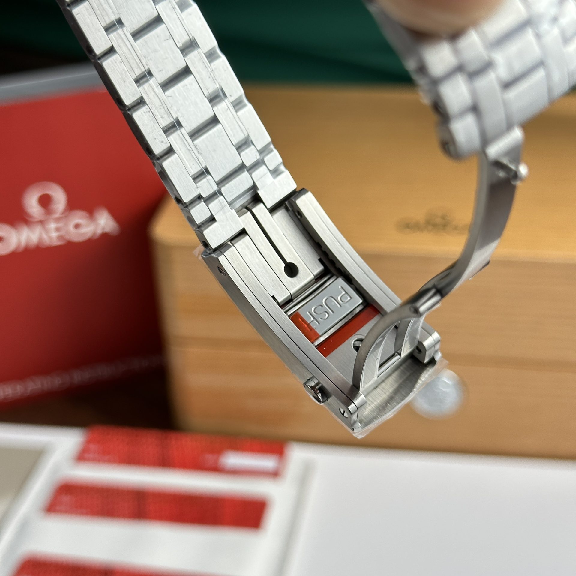 Omega Replica 1:1 Watch Seamaster James Bond 007  VS Factory 42mm