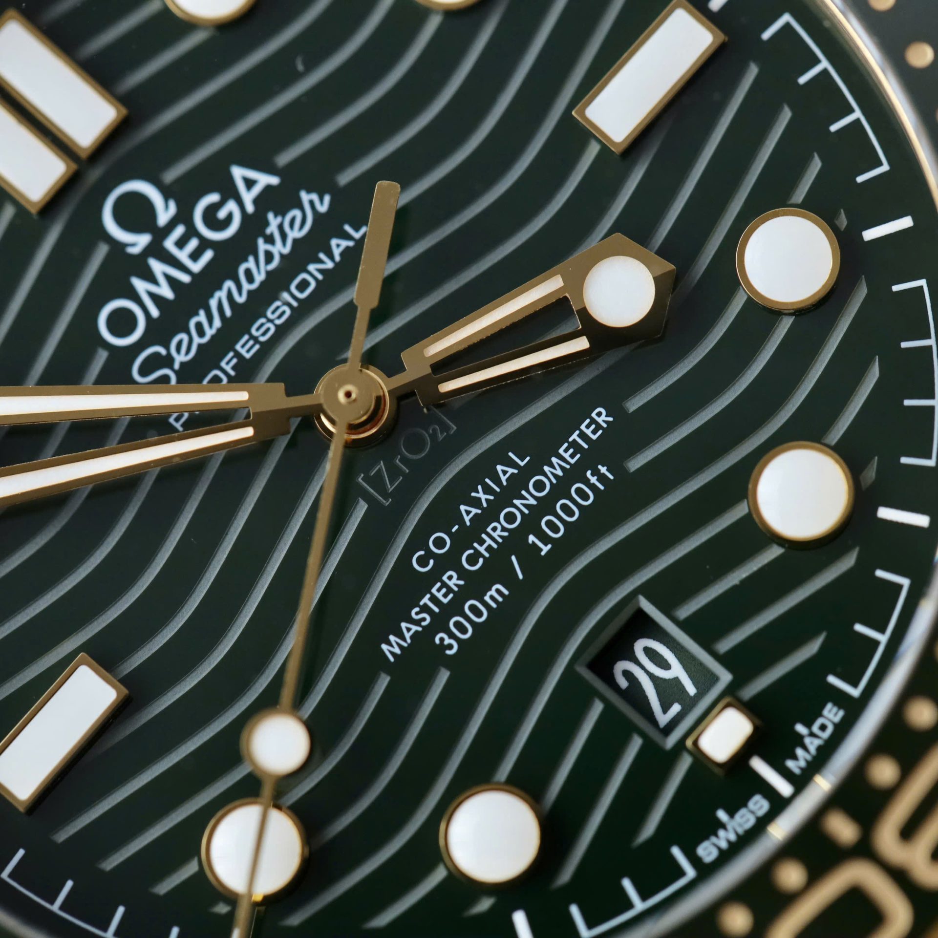 Omega Seamaster Diver 300M Replica Watches Green Dial Rubber Strap VS Factory 42mm