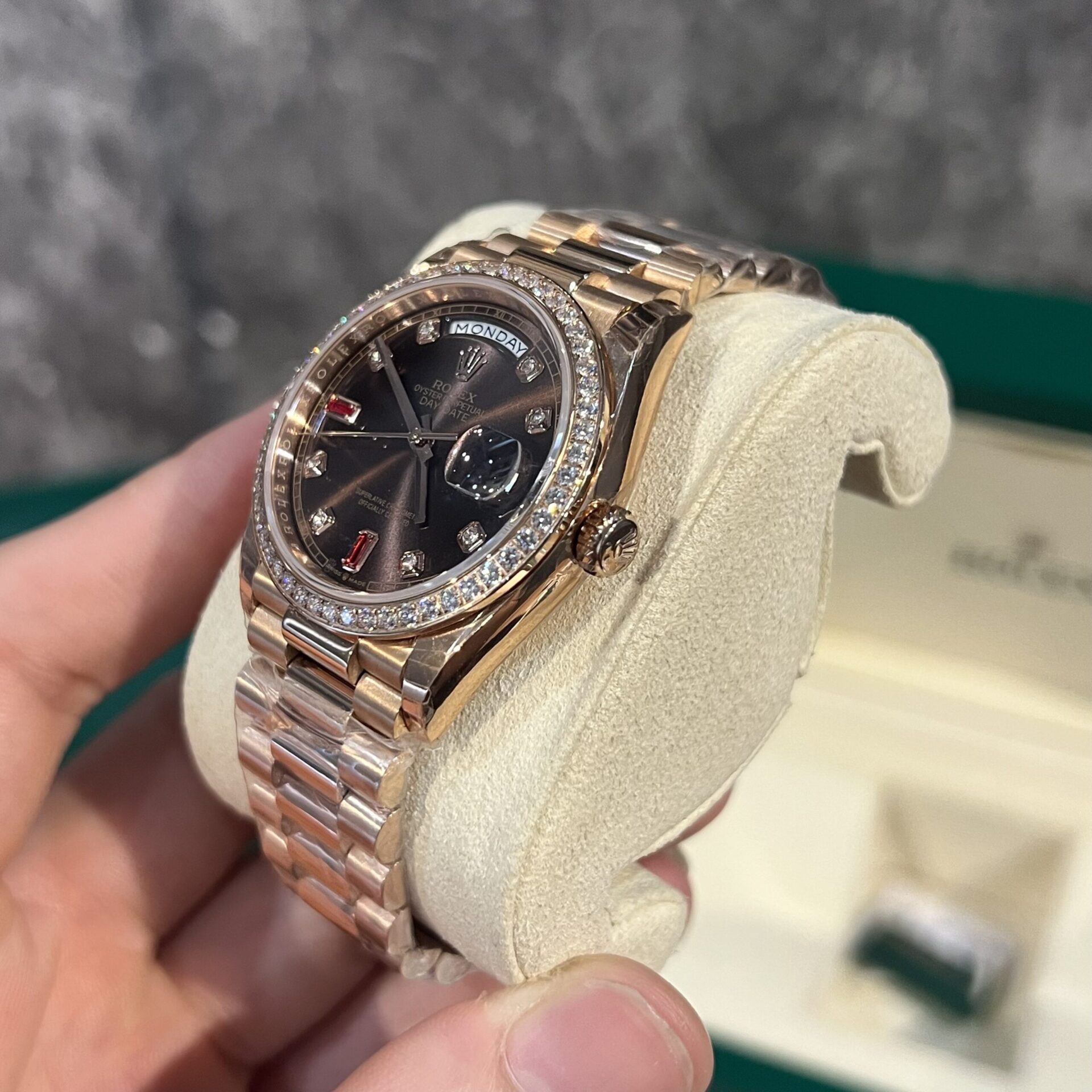 Rolex Replica Watch Day-Date Chocolate Dial With Stone Bezel EW Factory 36/40mm