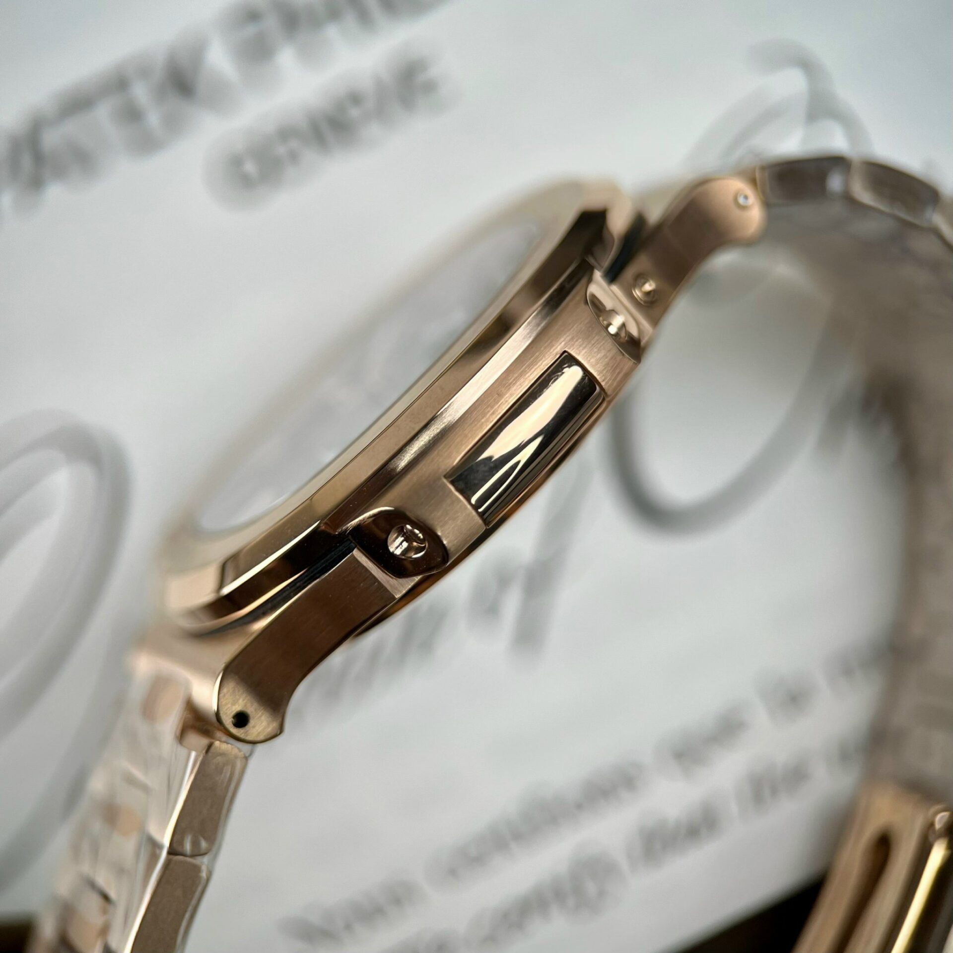 Patek Philippe Nautilus 5712 Chocolate Dial Gold Plated Replica 11 Watch GR 40mm