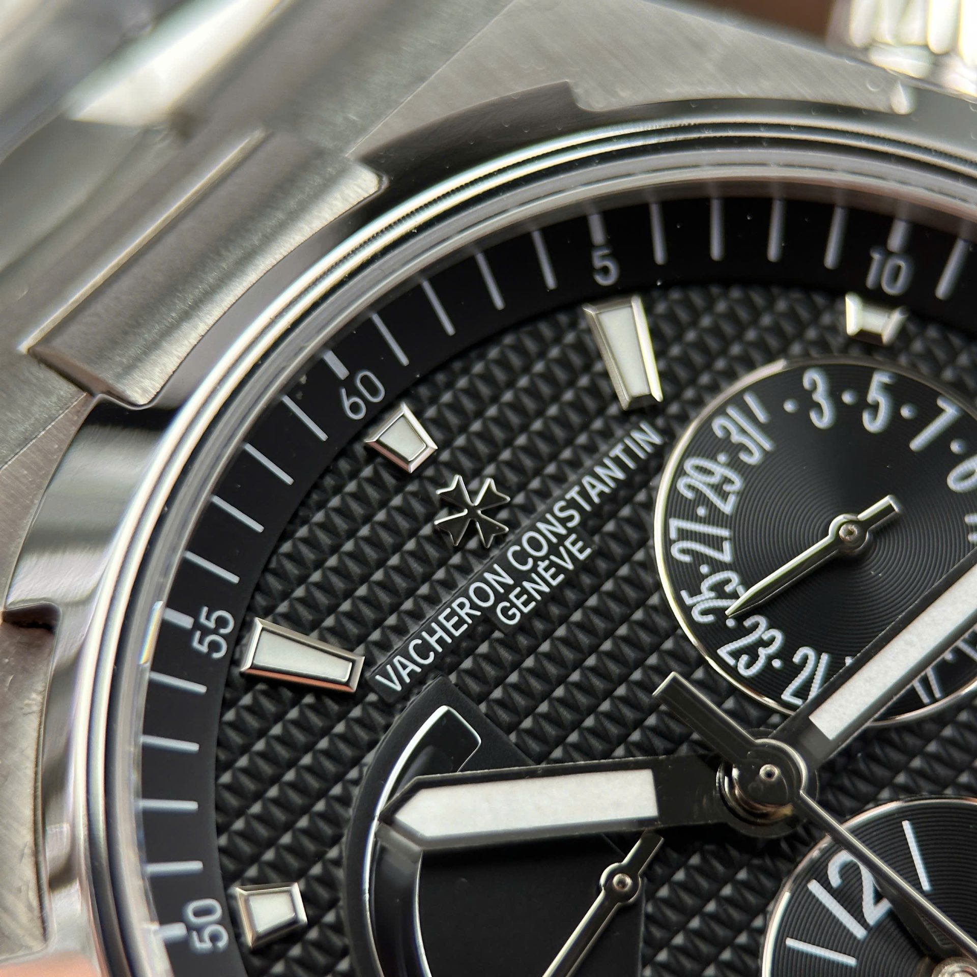 Vacheron Constantin Luxury Fake Watches Overseas Dual Time 47450 Black Dial Metal Wire 9F Factory 42mm