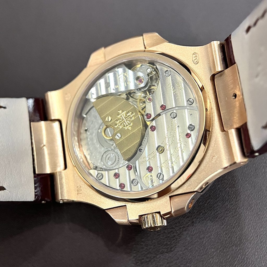 Patek Philippe Replica 1:1 Watch Nautilus 5724 18K Solid Gold With Natural Diamonds 40mm