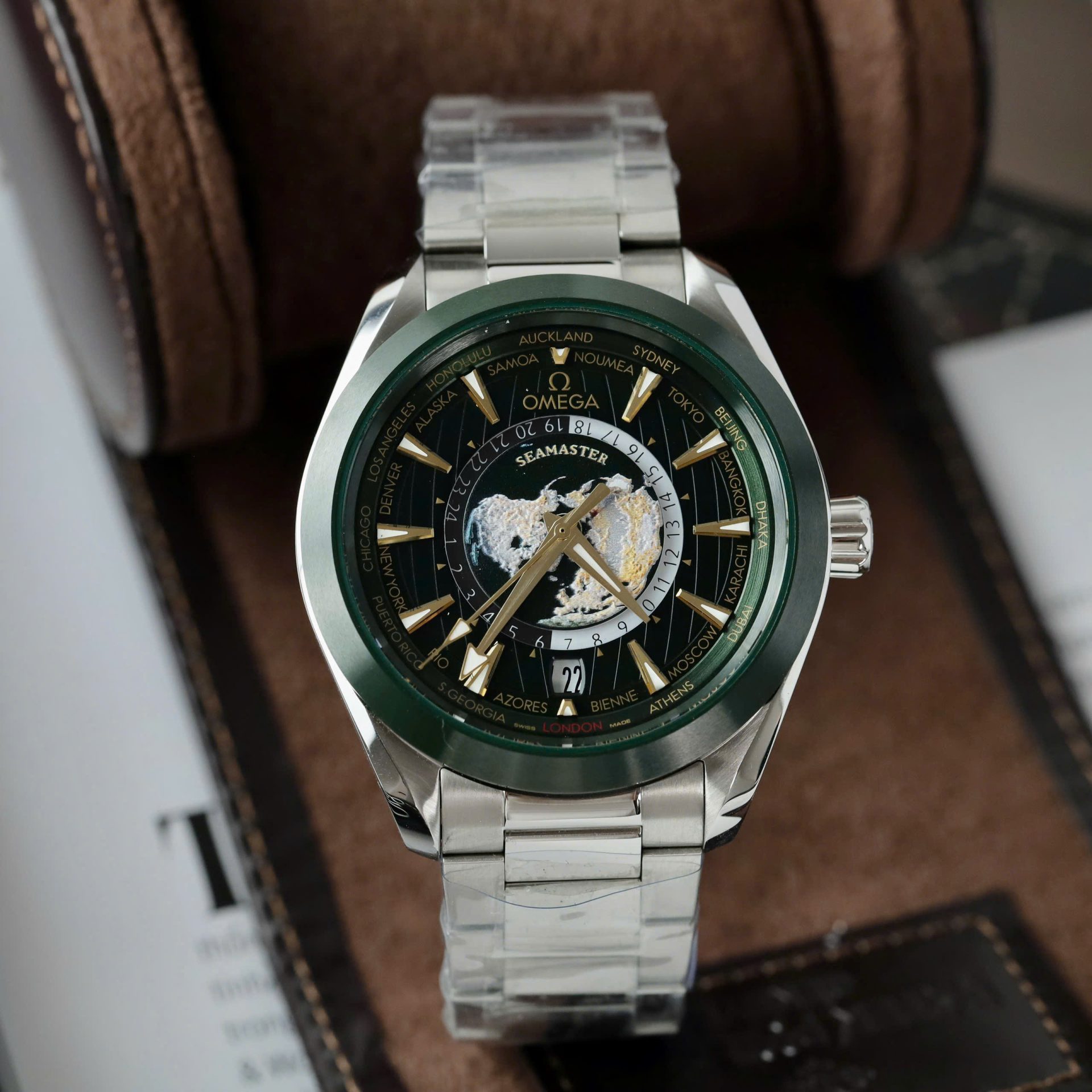 Omega Seamaster Replica Watch Aqua Terra Worldtimer Green Dial 43mm