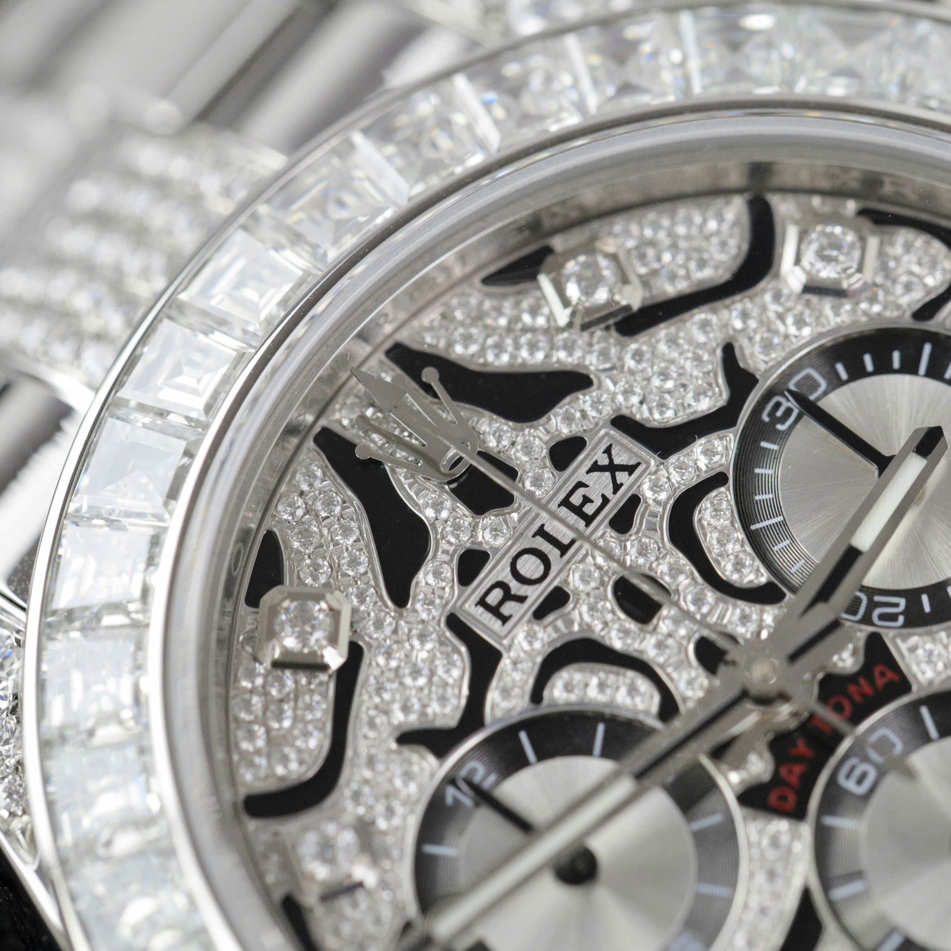 Rolex Daytona Eye Of The Tiger Replica Watch Diamonds Moissanite Hong Kong 40mm