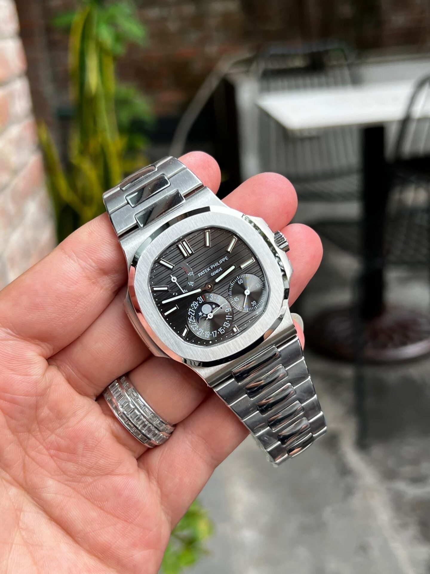 Patek Philippe Replica Watch Nautilus 5712 Metal Strap Gray Dial Factory GR 40mm