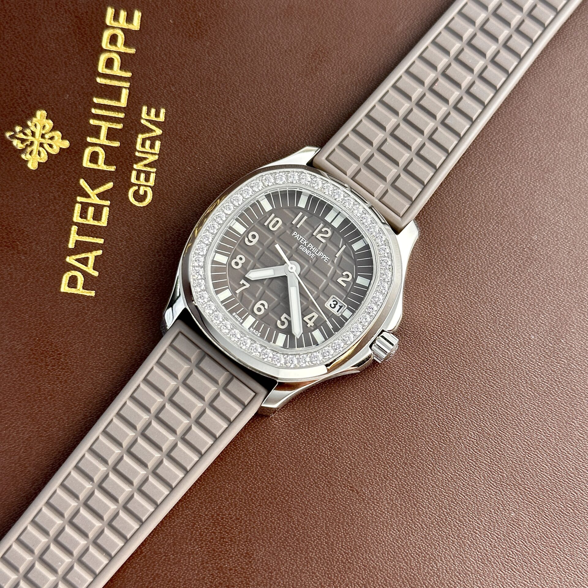 Patek Philippe Aquanaut 5067 Replica 1:1 Watch Gray With Diamonds Bezel PPF 35.6mm