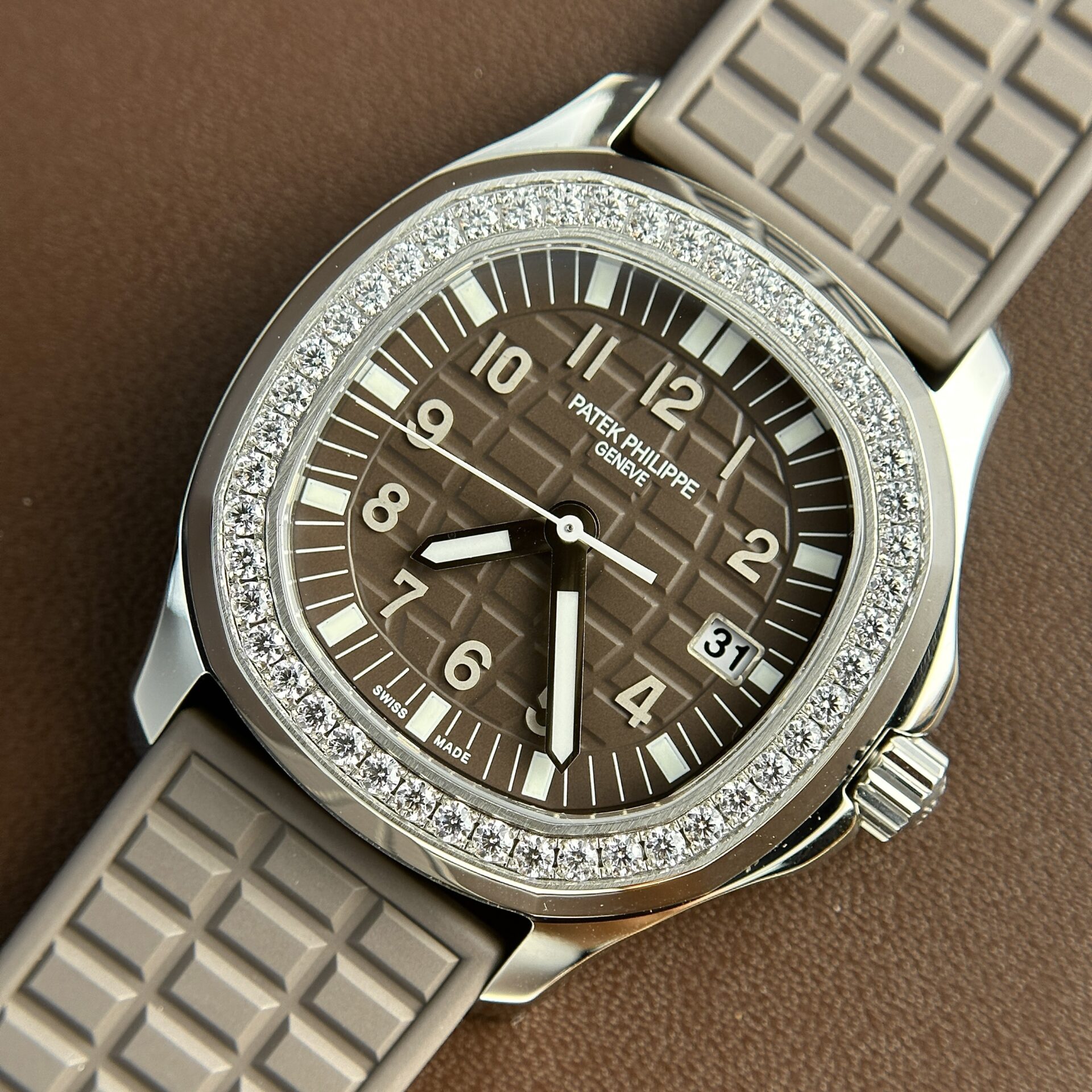 Patek Philippe Aquanaut 5067 Replica 1:1 Watch Gray With Diamonds Bezel PPF 35.6mm
