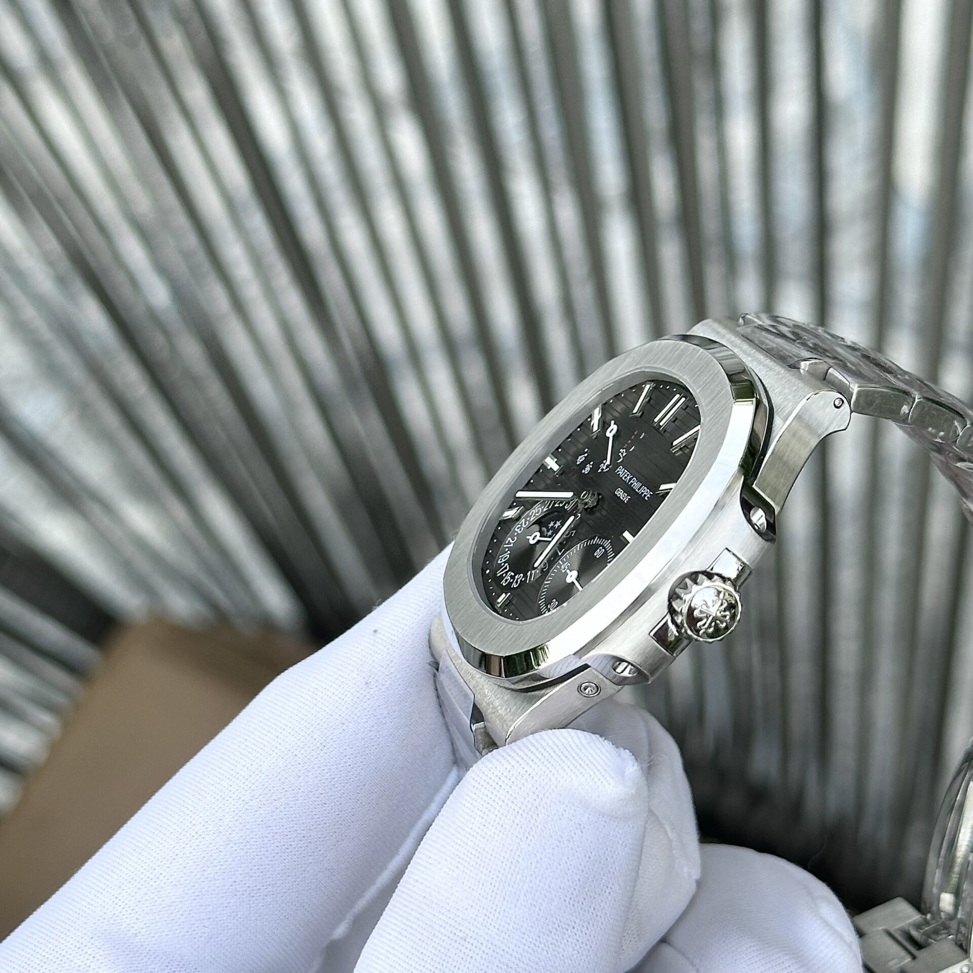 Patek Philippe Nautilus 5712 Gray Dial Replica 1:1 Watch GR Factory 40mm