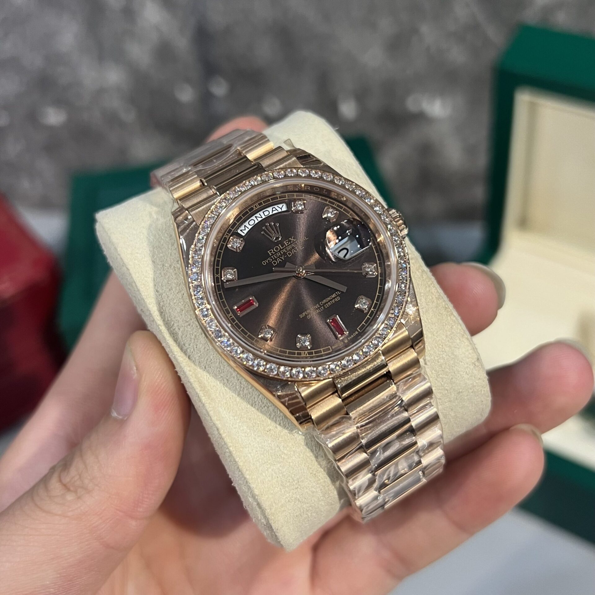 Rolex Replica Watch Day-Date Chocolate Dial With Stone Bezel EW Factory 36/40mm
