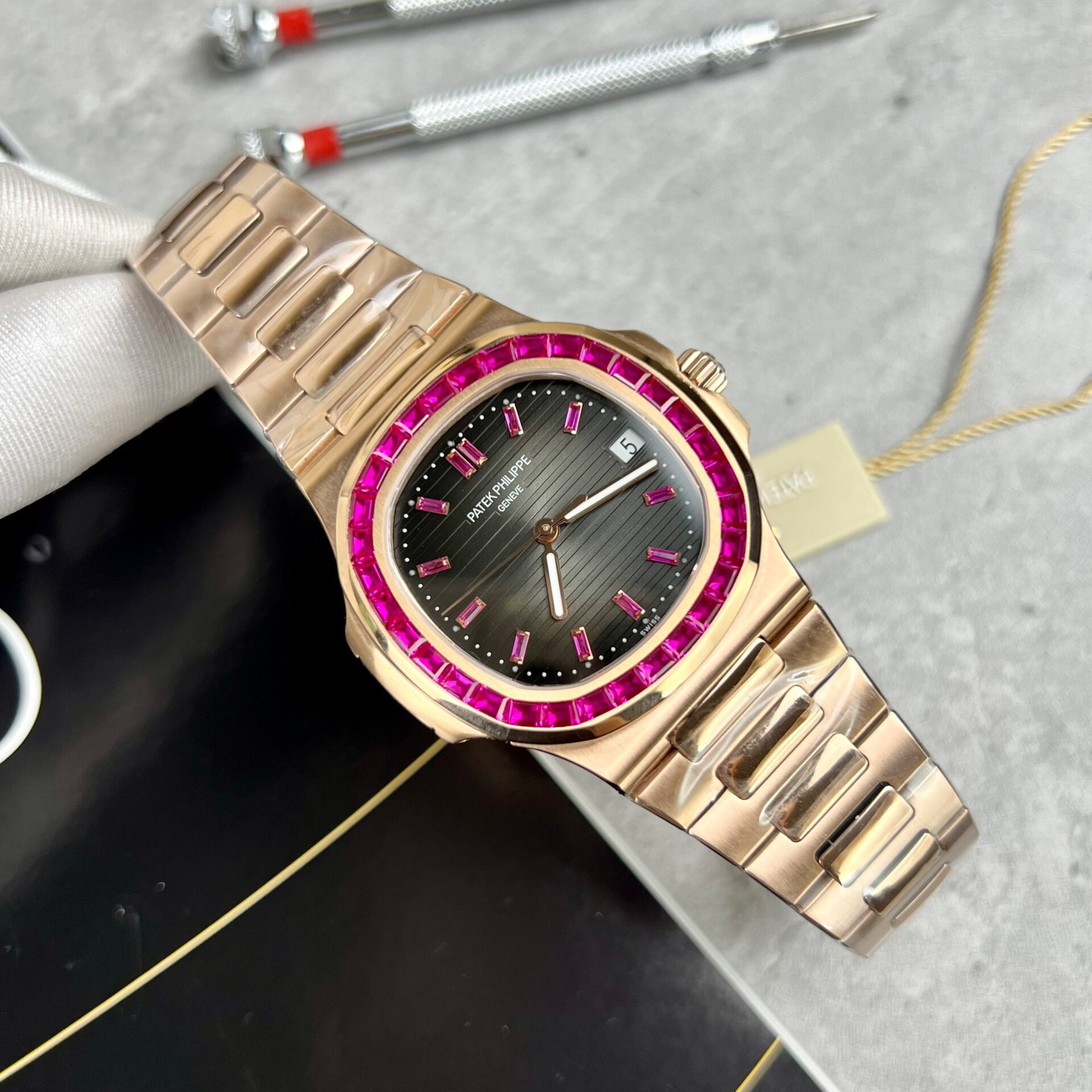 Patek Philippe Nautilus 5723 Gray Dial With Red Ruby Replica 1:1 Watch 40mm