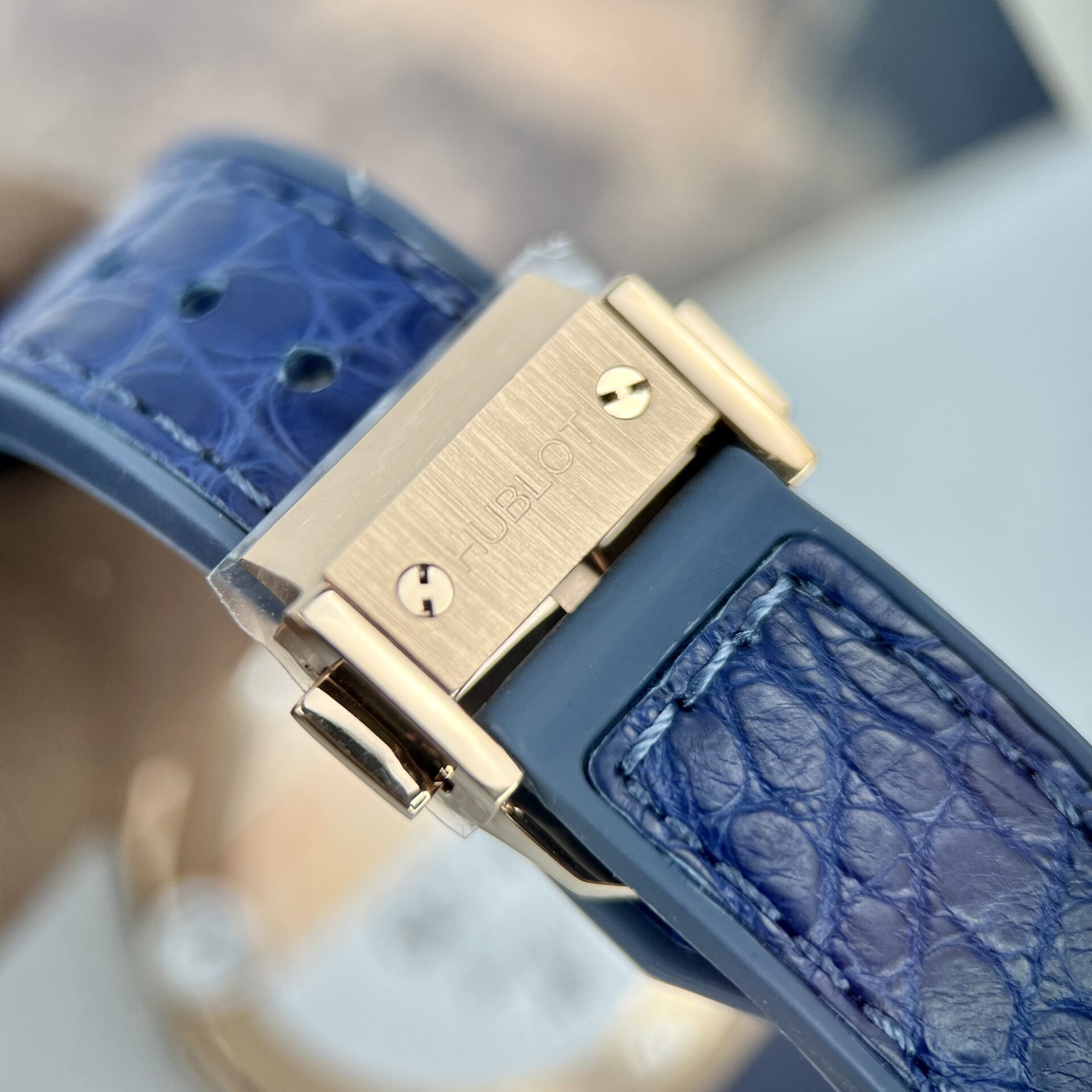 Hublot Replica 1: Watch Classic Fusion King Gold Women s Blue 33mm