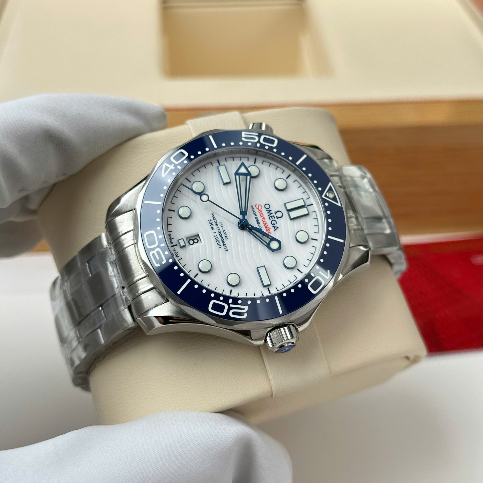 Omega Seamaster Diver 300M Luxury Fake Watches White Dial Automatic Movement VS Factory 42mm