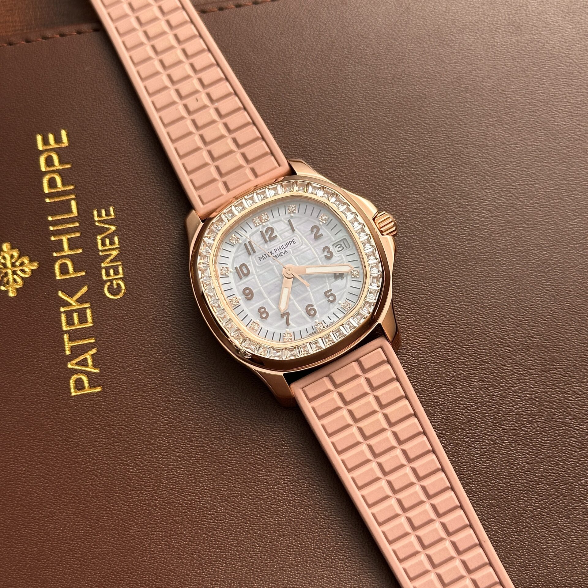 Patek Philippe Aquanaut 5072R Mother of Pearl Replica 1:1 Watch PPF 35.6mm