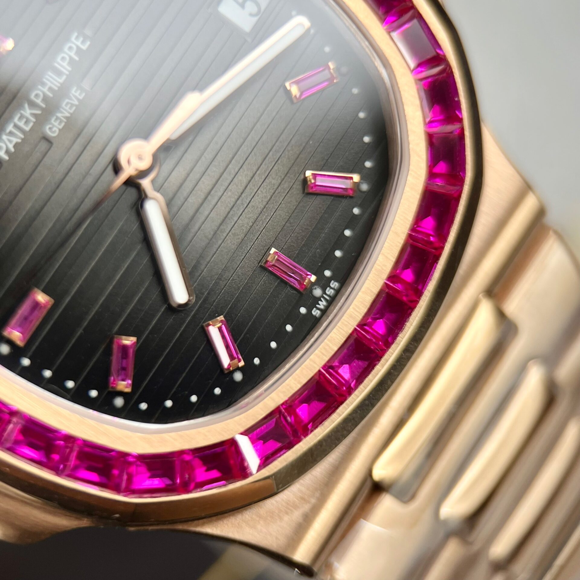 Patek Philippe Nautilus 5723 Gray Dial With Red Ruby Replica 1:1 Watch 40mm