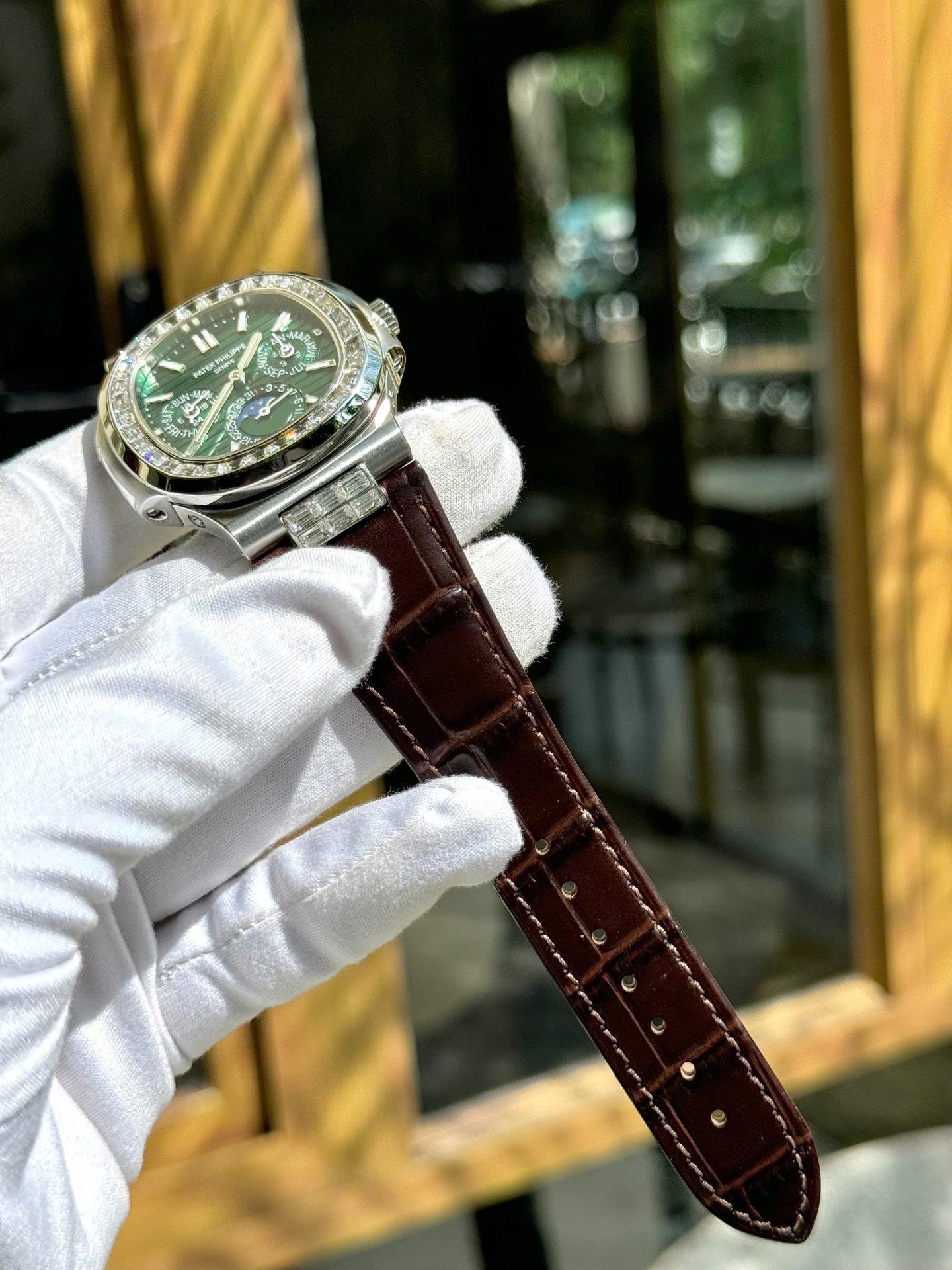 Patek Philippe High End Watch Replicas Nautilus 5740G Diamond   Green Dial Best Quality 40mm