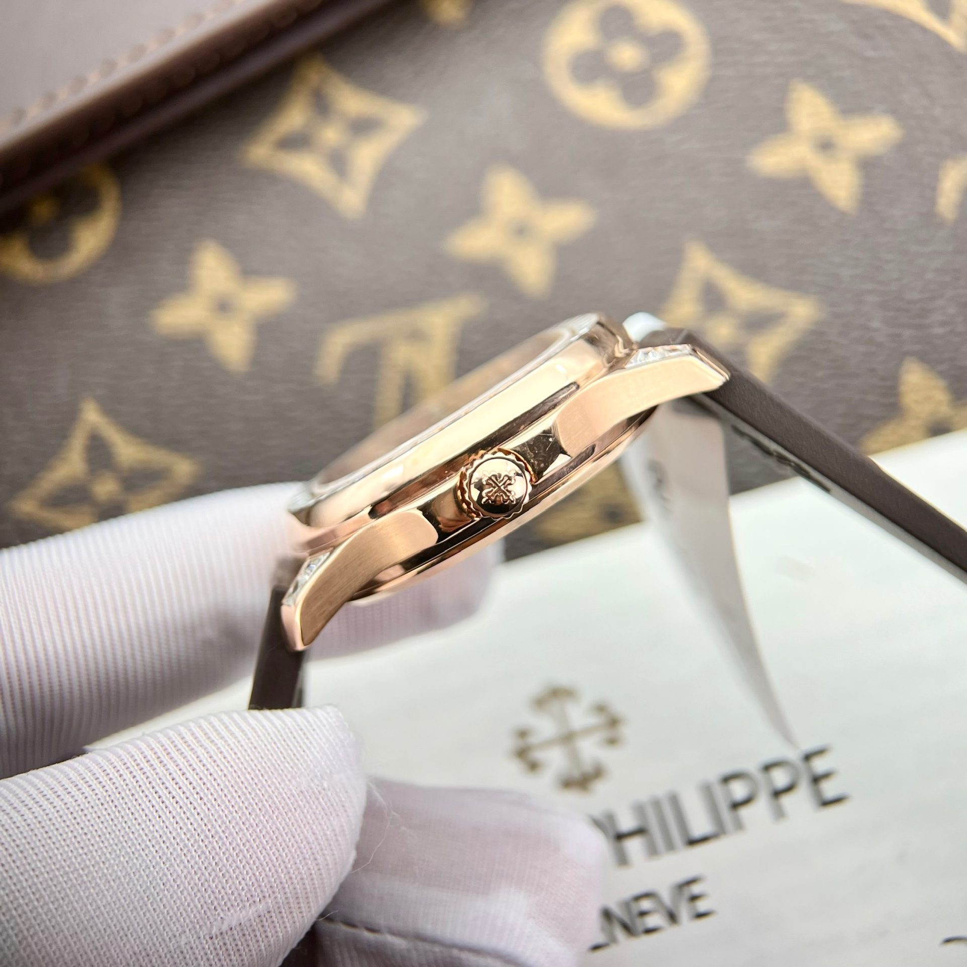 Patek Philippe Replica 1:1 Watch Aquanaut 5062 Gold Wrapped Moissanite Diamond 35.6mm
